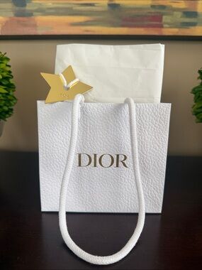 DIOR LUXURY WHITE WITH GOLD-TONE LOGO SHOPING PAPER BAG & BRANDED TISSUE 🌟NEW🌟